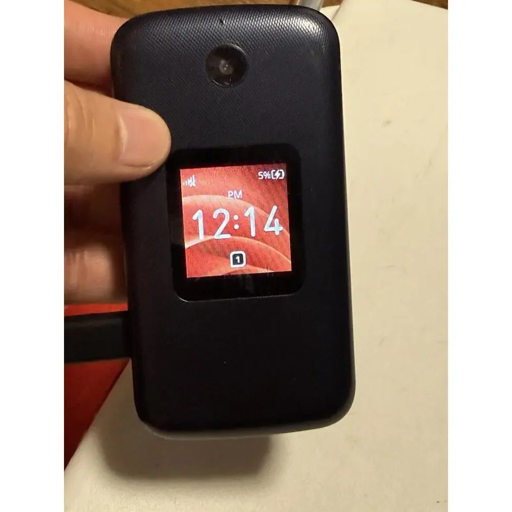 TCL Flip Pro 4GB (Black) Verizon 4G LTE Prepaid Flip Phone Excellent Condition